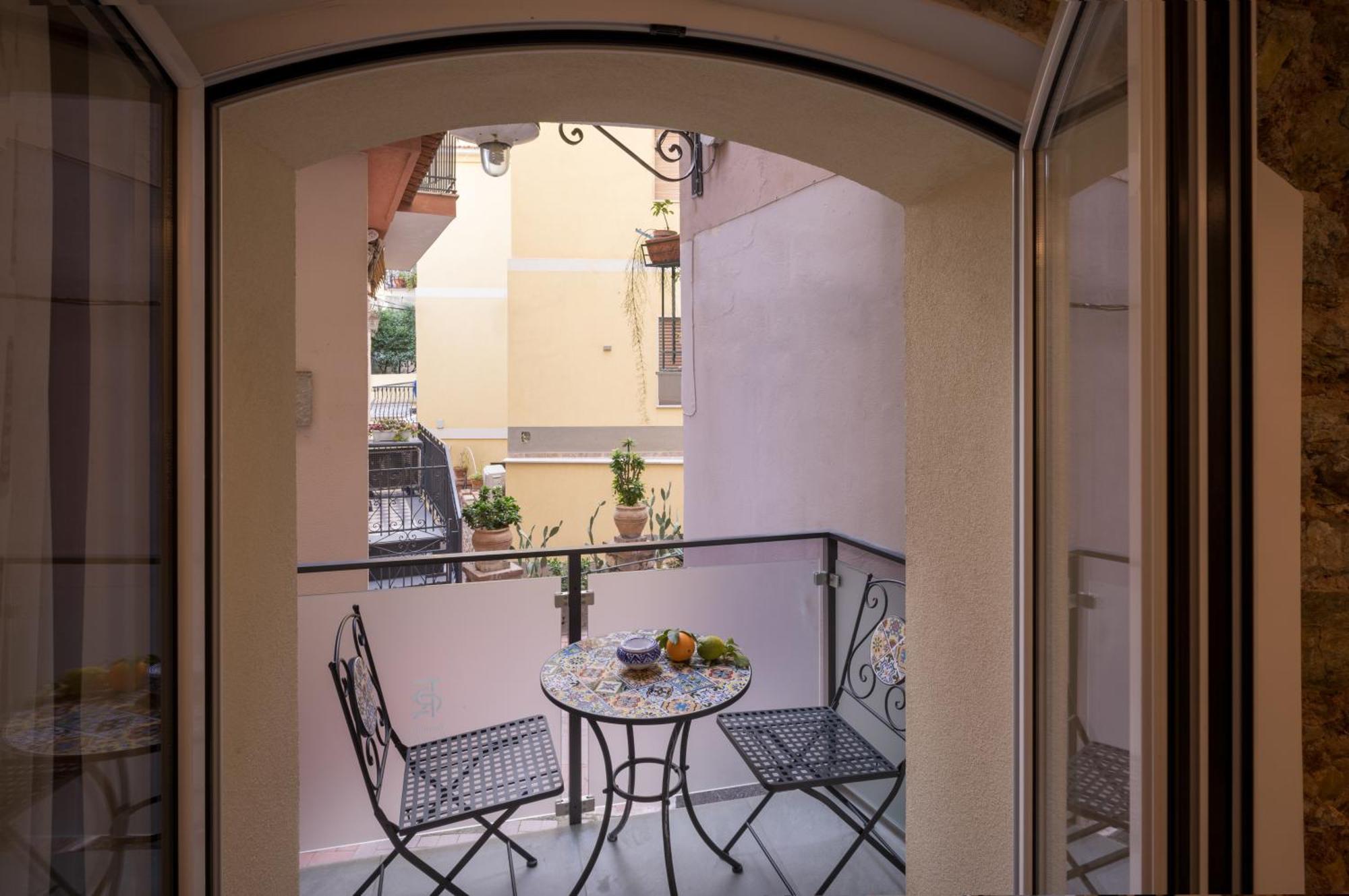 Taormina Charming Rooms מראה חיצוני תמונה